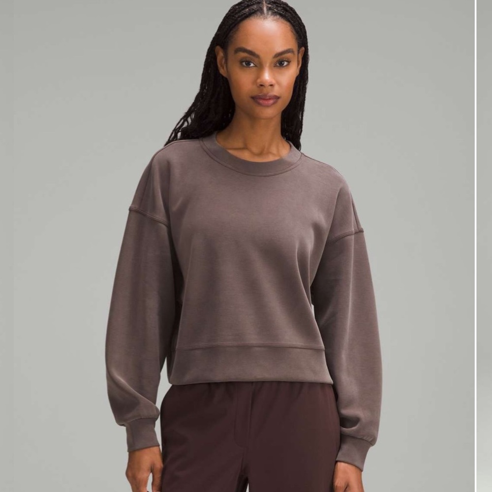 Lululemon Softstreme Perfectly Oversized
Cropped Crew Espresso size 6